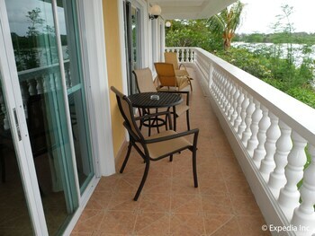 Hotel Monaco Suites De Boracay