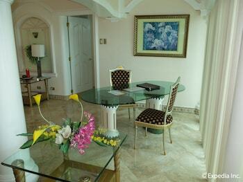 Hotel Monaco Suites De Boracay