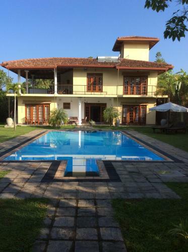 Hotel Cinnamon Villa