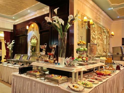 Hotel Queen S Astoria Design