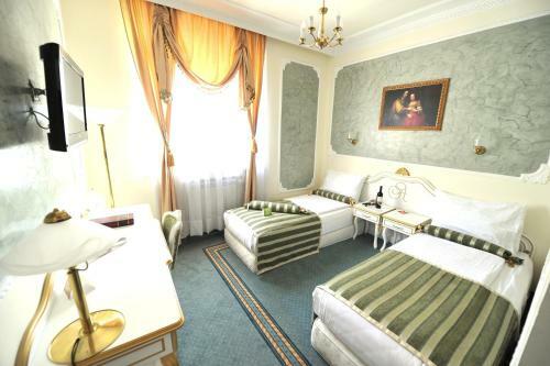 Hotel Queen S Astoria Design