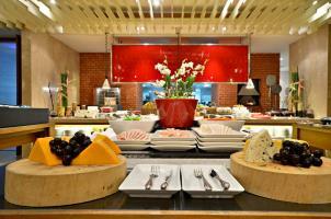 Doubletree Resort By Hilton Hotel Phuket - Surin Beach