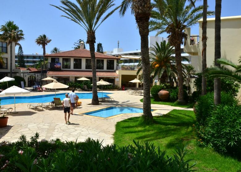 Hotel Panareti Paphos Resort