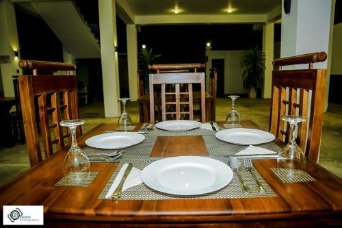 King's Marine Hotel & Restaurant