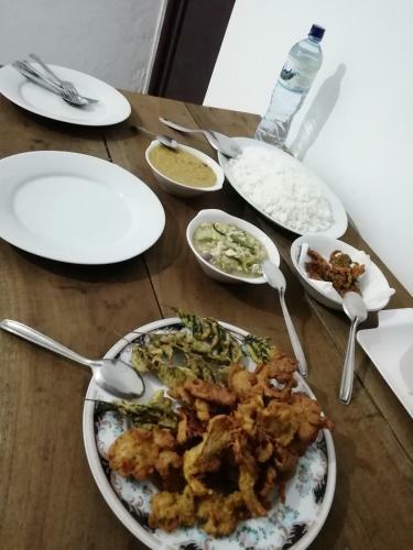 Hostal Elmee Hill Resort & Travels