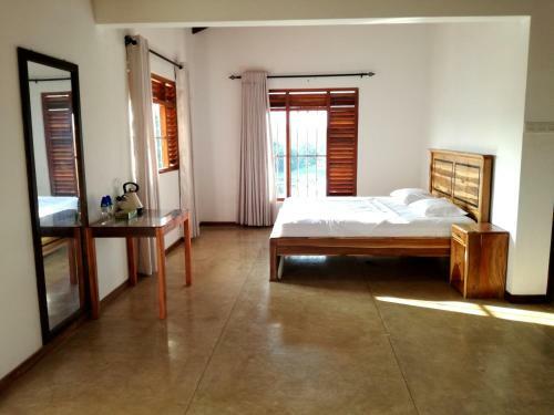 Hostal Lakdiv Lake Resort