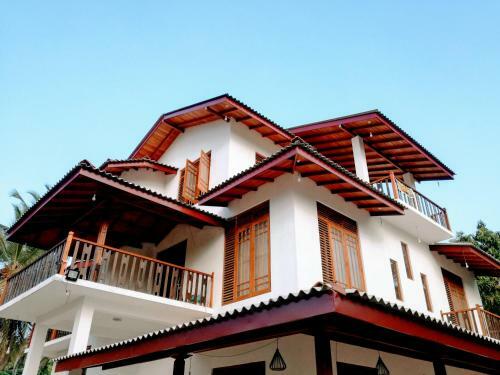 Hostal Lakdiv Lake Resort