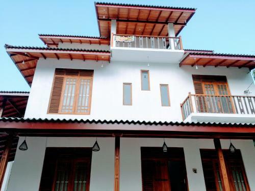 Hostal Lakdiv Lake Resort