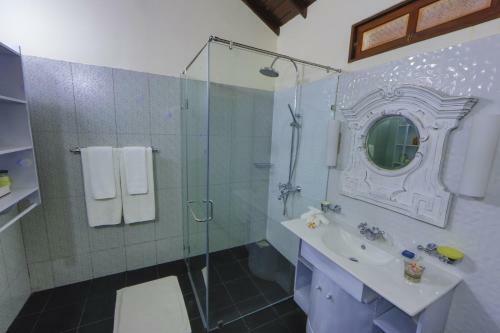 Arvani Villa