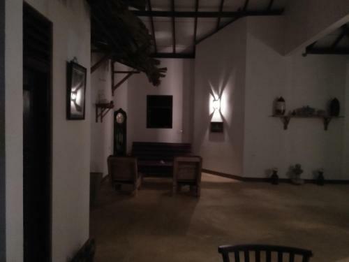 Hostal The Village