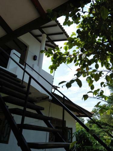 Hostal The Village