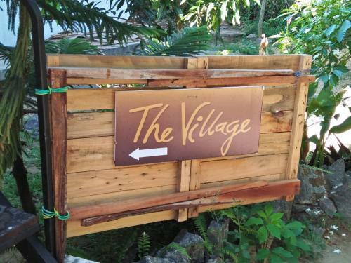 Hostal The Village