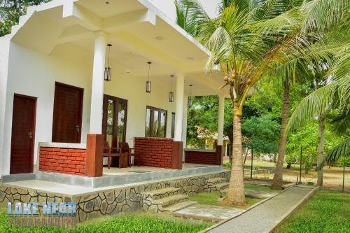 Hostal Lake Near