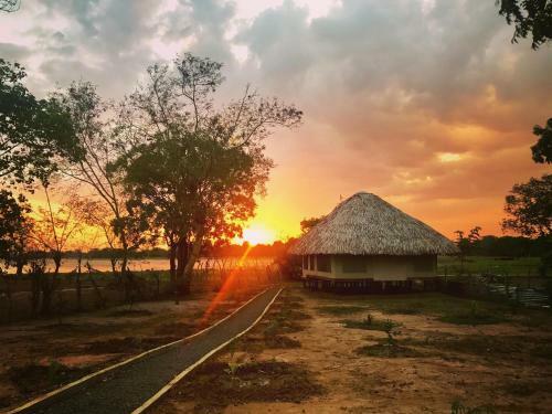 Hotel Yala Lake View Cabanas