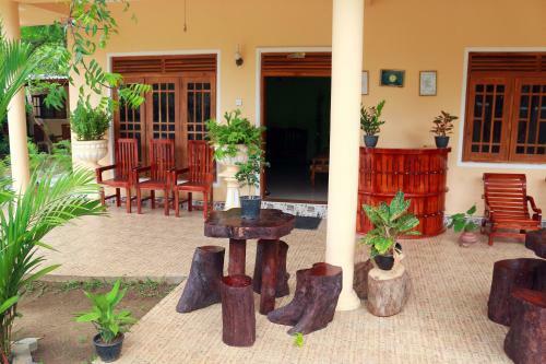 Sarath Home Stay And Safari