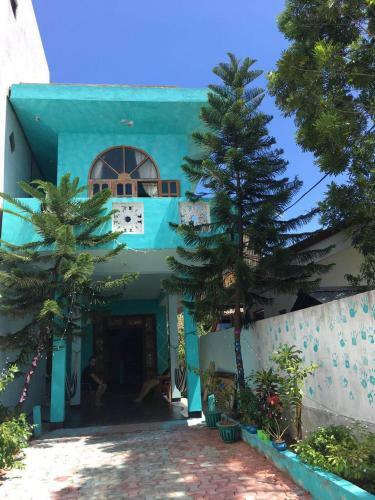 Hostal C- World Hotel