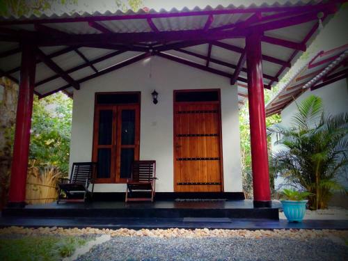 Hostal Bright Sun Safari Hotel