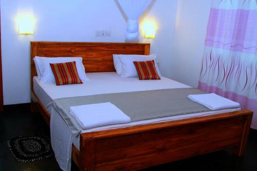 Hostal Bright Sun Safari Hotel