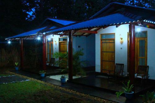 Hostal Bright Sun Safari Hotel