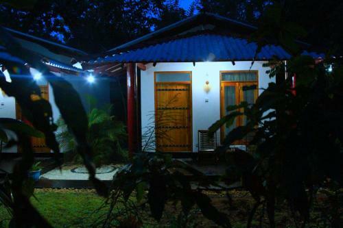 Hostal Bright Sun Safari Hotel