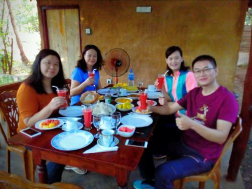 Hostal Bright Sun Safari Hotel