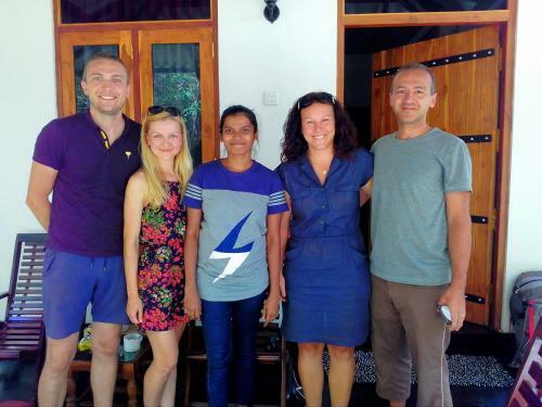 Hostal Bright Sun Safari Hotel