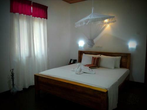 Hostal Bright Sun Safari Hotel