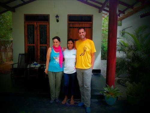 Hostal Bright Sun Safari Hotel