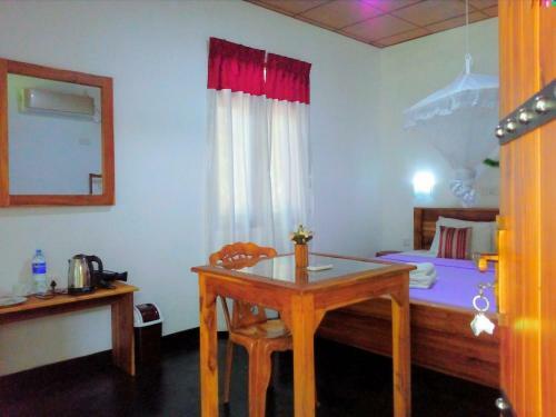 Hostal Bright Sun Safari Hotel