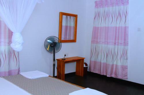 Hostal Bright Sun Safari Hotel