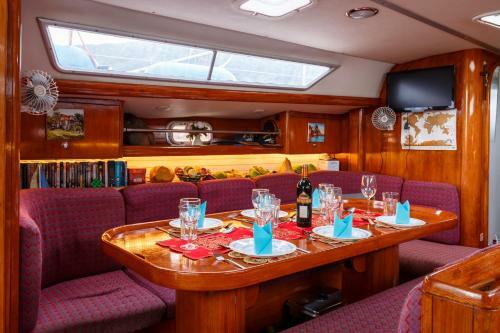 Seyscapes Yacht Charter Tina