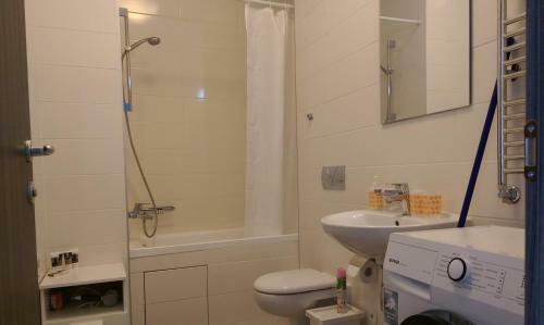 Happy Place Apartments Suvir