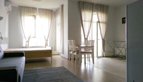 Happy Place Apartments Suvir