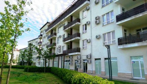 Happy Place Apartments Suvir