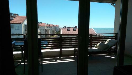 Happy Place Apartments Navy
