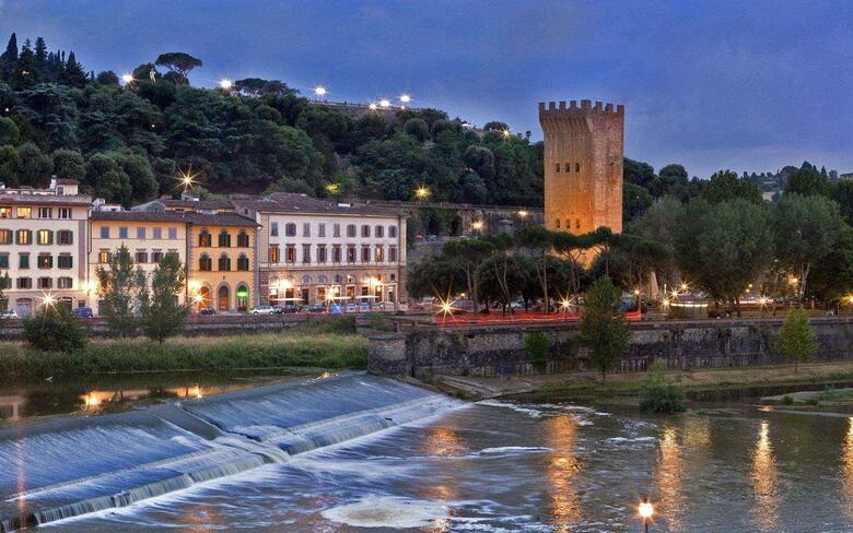 River Hotel