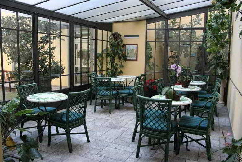 River Hotel