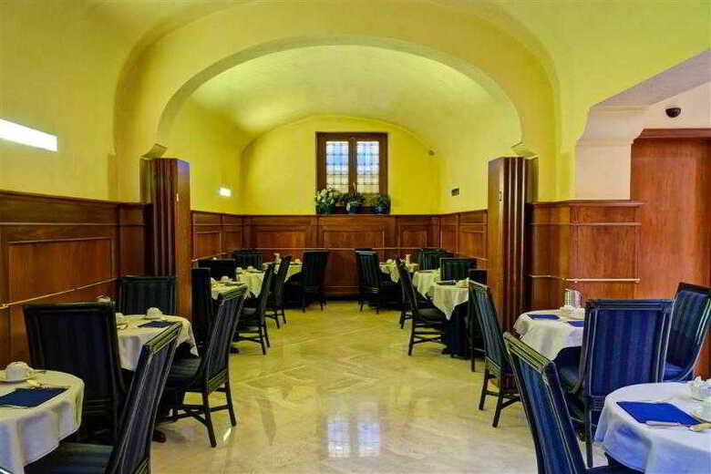 River Hotel