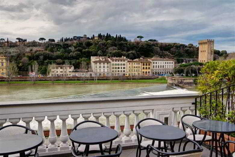River Hotel