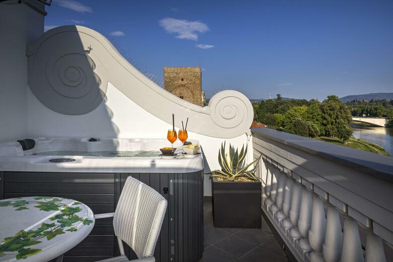 River Hotel