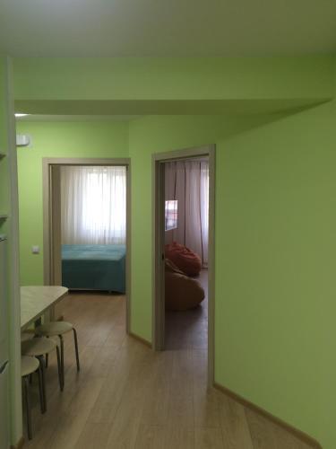 Apartment Urozhaynaya 71/7