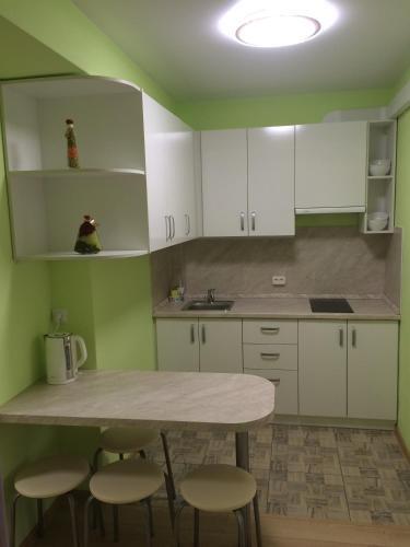 Apartment Urozhaynaya 71/7
