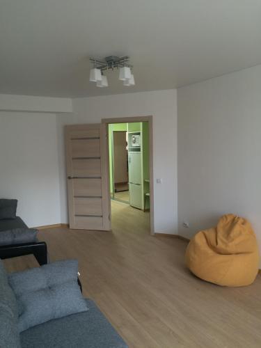 Apartment Urozhaynaya 71/7