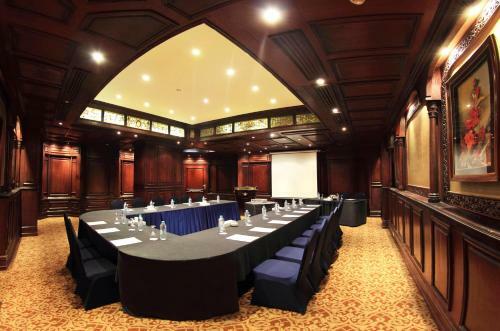 Pyramisa Suites Hotel Cairo