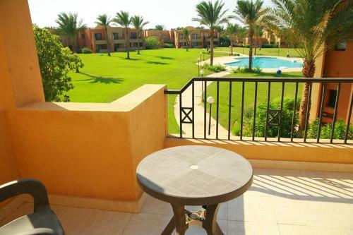 Spacious Apartment In Stella Makadi