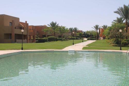 Spacious Apartment In Stella Makadi