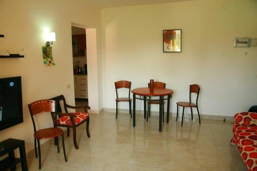 Spacious Apartment In Stella Makadi
