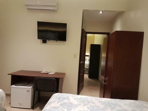 Posada All Days Inn And Out