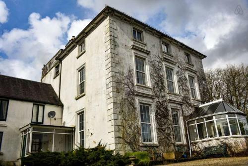 Healthfield Manor