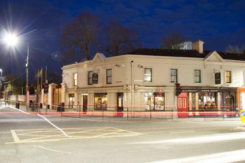 Hostal Jbs Bar & Guest Accommodation